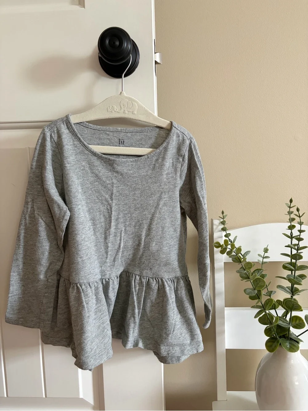 GAP light gray